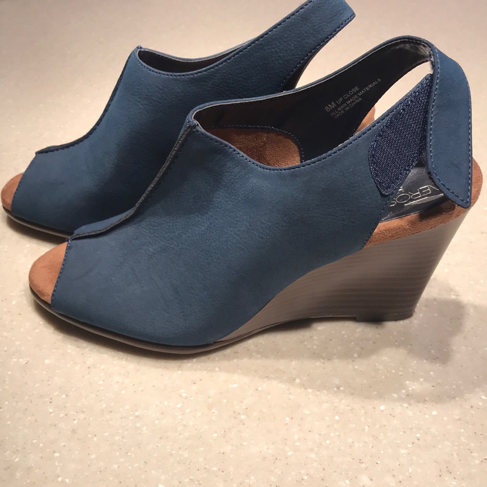 Brand New Aerosoles Up Close Navy Wedge Size 8